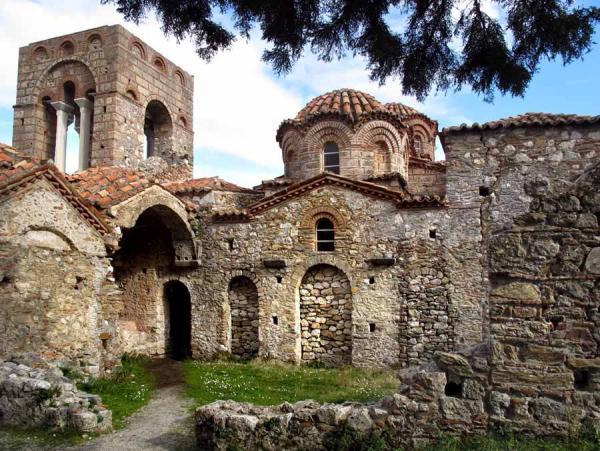 Η πόλη της Πελοποννήσου που βρίσκεται ανάμεσα στις 10 ομορφότερες, μεσαιωνικές, στον κόσμο!