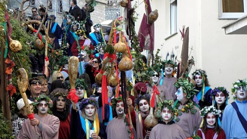 Άνοιξε η αυλαία των τριήμερων εκδηλώσεων του Καστοριανού Καρναβαλιού «Ραγκουτσάρια 2019» (Βίντεο+φωτογραφίες)