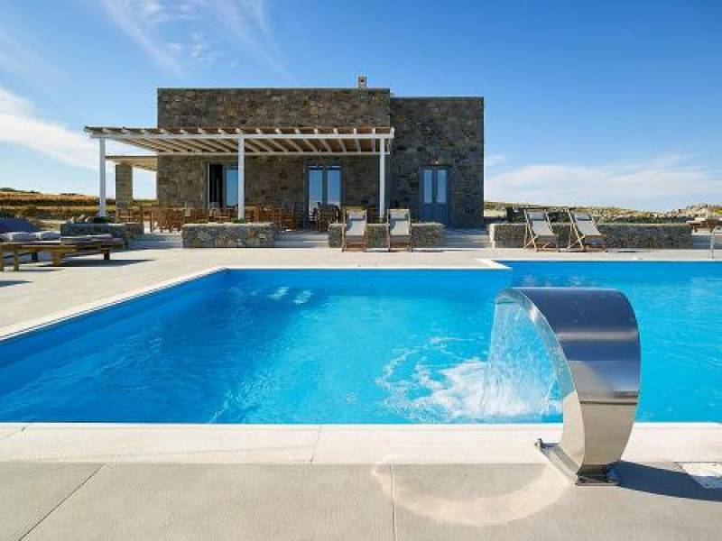 Η Ελλάδα γεμίζει πολυτελή ξενοδοχεία - 150 άνοιξαν μόνο το 2018