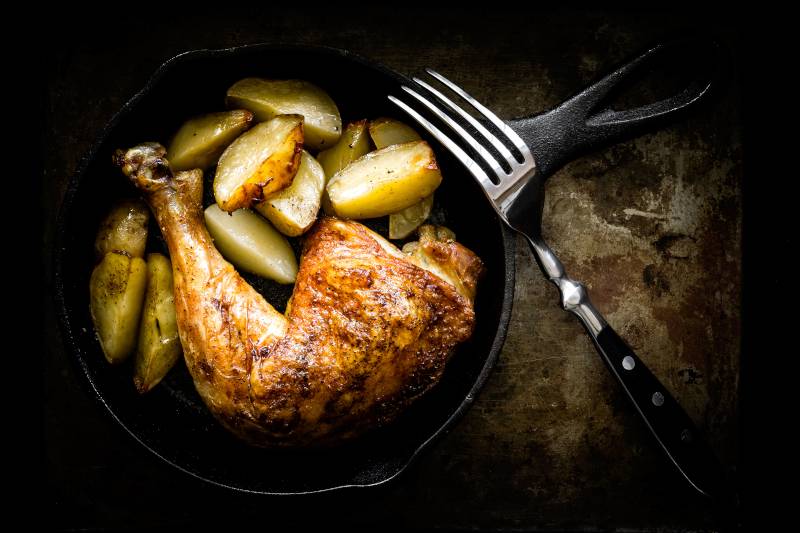 Το αναπάντεχο μυστικό συστατικό του Τζέιμι Ολιβερ για ζουμερό κοτόπουλο φούρνου