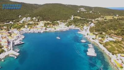 Φισκάρδο: Το χωριό της Κεφαλονιάς που εντυπωσιάζει (Βίντεο)