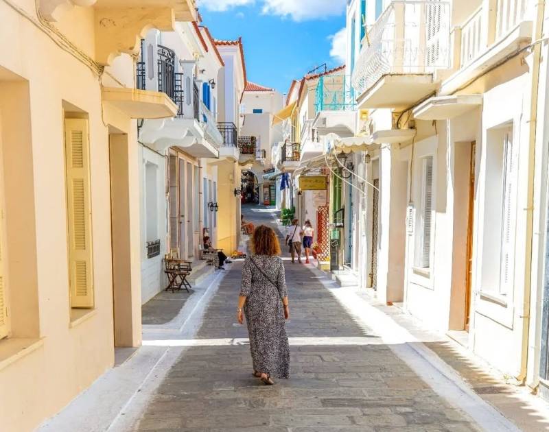 Άνδρος: Οι Βρετανοί την ανέδειξαν σε κορυφαίο περιπατητικό προορισμό της Ελλάδας για το 2025