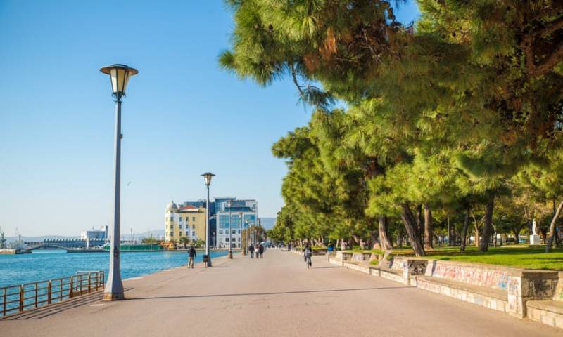 Guardian: Μία ελληνική παραθαλάσσια πόλη στις καλύτερες της Ευρώπης (pics)
