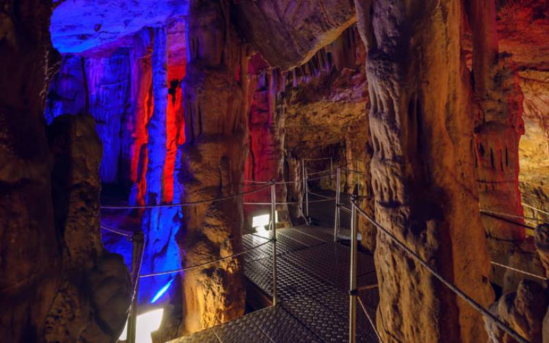 Σπήλαιο Σφενδόνη: Ένα θαύμα της φύσης στα Ζωνιανά (Φωτογραφίες)