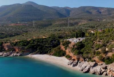 Παραλία... Νεκροταφείο: Μόλις 15 λεπτά από το Ναύπλιο (Βίντεο)