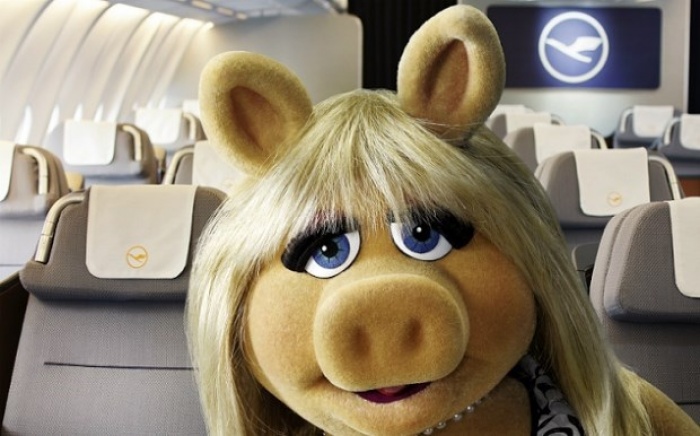 Η Miss Piggy και ο Kermit πετάνε με τη Lufthansa