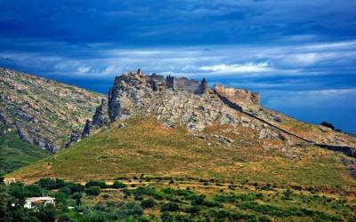 Castello Rosso - Το επιβλητικό κόκκινο κάστρο της Εύβοιας (Βίντεο+φωτογραφίες)