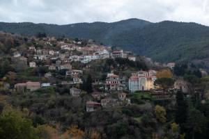 Η μαγεία των Χριστουγέννων ζωντανεύει στη Βαμβακού - Aπόδραση στο παραδοσιακό χωριό του Πάρνωνα