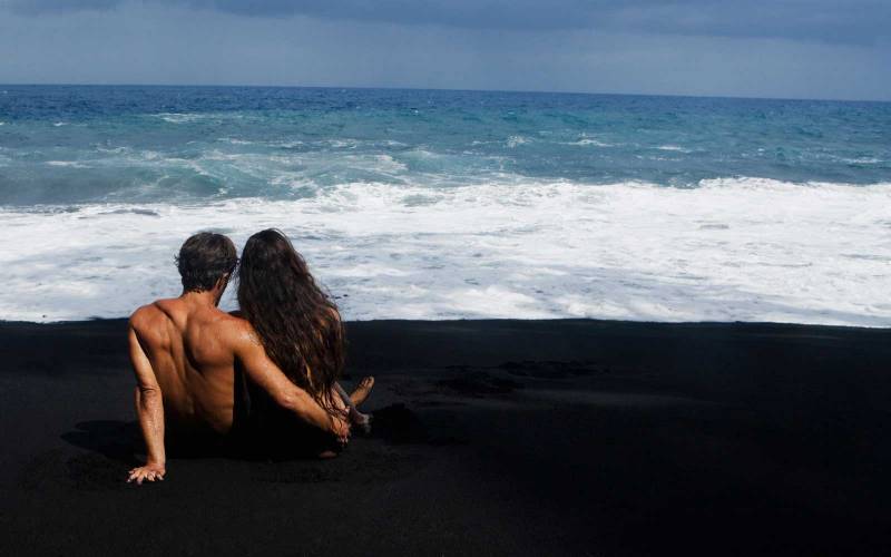 Travel+Leisure: Οι 15 πιο εντυπωσιακές μαύρες παραλίες στον κόσμο - Ανάμεσά τους και μία ελληνική (pics)
