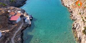 Κίναρος: Το ελληνικό νησί με την μοναδική κάτοικο, την κυρά Ρηνιώ (Βίντεο)