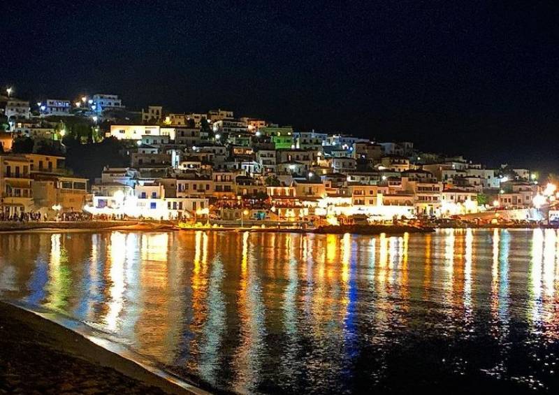 Οι Έλληνες «ψήφισαν» Άνδρο για το τριήμερο του Αγίου Πνεύματος - Αφίξεις ρεκόρ στο νησί