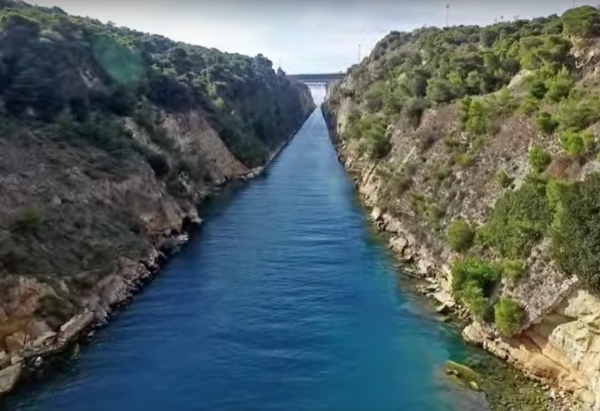 Πετώντας με drone μέσα και πάνω από τη διώρυγα του Ισθμού της Κορίνθου (βίντεο)