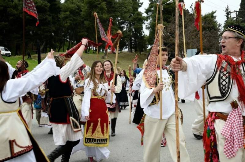 Τα έθιμα της Αποκριάς στην Ελλάδα - Θεματικοί γάμοι που ξεχωρίζουν (Βίντεο+φωτο)