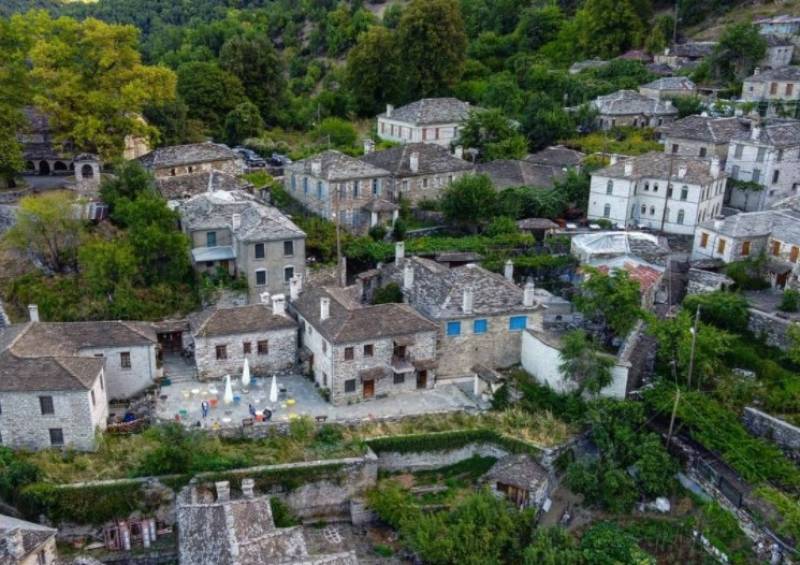 Μικρό Πάπιγκο: Παραδοσιακή αρχιτεκτονική και φυσικός πλούτος στο μεγαλείο τους (Φωτογραφίες)