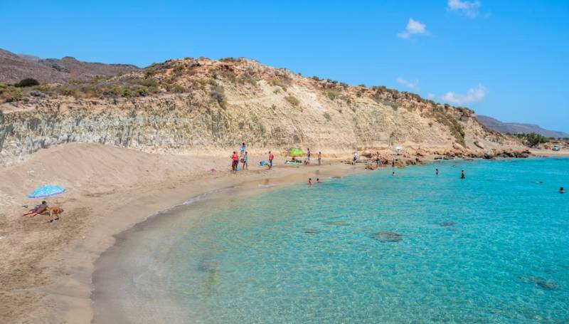 Lonely Planet: Τα 10 κορυφαία μέρη για να ταξιδέψετε στα 20 - Από την Ελλάδα μέχρι τη Νέα Ζηλανδία (pics)