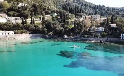 Παλαιοκαστρίτσα: Ο μαγευτικός τιρκουάζ κόλπος της Κέρκυρας (Βίντεο)