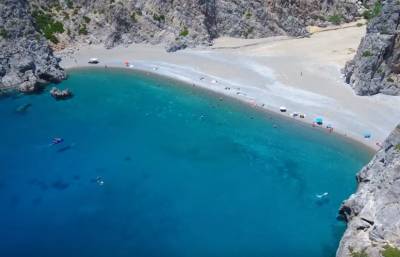 Όταν η φύση «μιλάει»: Εκπληκτικό βίντεο από το Αγιοφάραγγο και την κρυμμένη Λίμνη