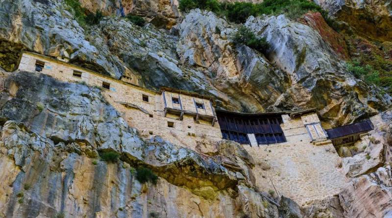 Μονή Κηπίνας: Το εντυπωσιακό μοναστήρι των Τζουμέρκων (Φωτογραφίες)