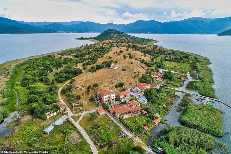 Daily Mail: Δύο ελληνικές λίμνες στις ωραιότερες του κόσμου (pics)