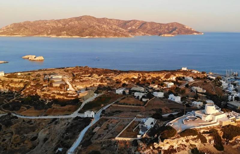 Κίμωλος: Το «ασημένιο» νησί του Αιγαίου από ψηλά (Βίντεο)