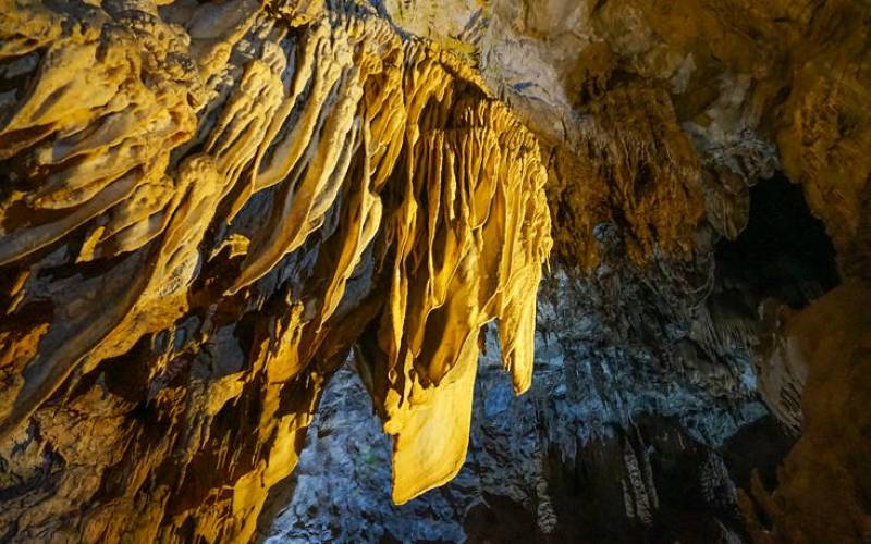«Σπήλαιο των Λιμνών» - Ένα σπουδαίο μνημείο της φύσης (Φωτογραφίες)