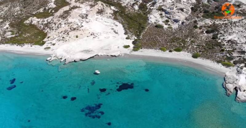 Πολύαιγος: Το ακατοίκητο νησί στις Κυκλάδες που μοιάζει με... επίγειο παράδεισο (Βίντεο)