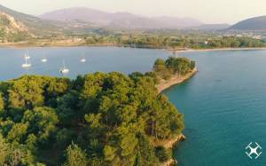 Κουκουμίτσα: Το μαγευτικό νησάκι της Βόνιτσας (Βίντεο)