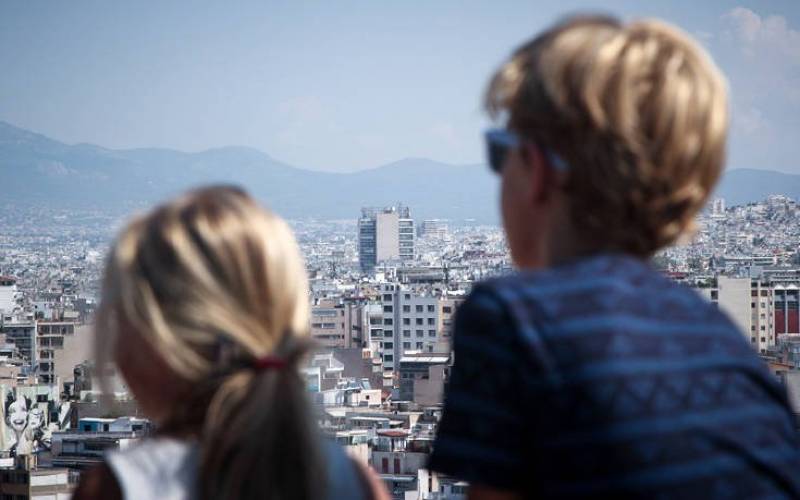Πάνω από 3,3 εκατομμύρια Βρετανοί τουρίστες φέτος στην Ελλάδα