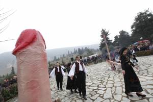 Μπουρανί: Ένα διονυσιακό έθιμο... ακατάλληλο για ανηλίκους (Φωτογραφίες)