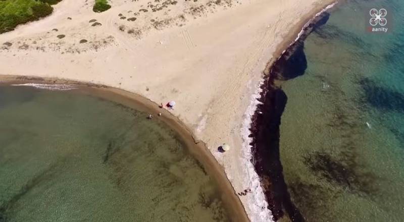 Κουνουπελάκι: Η παραδεισένια παραλία δίπλα στην Καλόγρια (Βίντεο)
