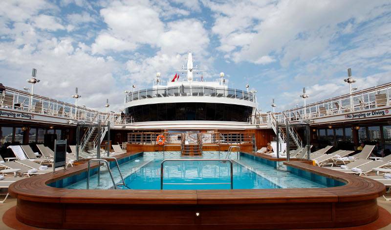 Queen Elizabeth II - Tο ιστορικό κρουαζιερόπλοιο έγινε ξενοδοχείο στο Ντουμπάι (pics)