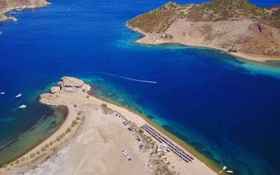 Πέτρα - Η ξεχωριστή παραλία της Πάτμου (Φωτογραφίες)