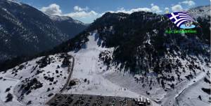Χιονοδρομικό Κέντρο Ζήρειας: Εναέριες λήψεις με φόντο το λευκό τοπίο (Βίντεο)