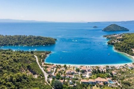 Η Σκόπελος ανάμεσα στους «παραδεισένιους προορισμούς» για τους Σουηδούς ταξιδιώτες το 2026