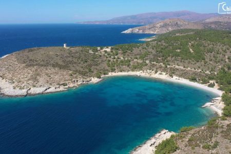 Παραλία Τηγάνι: Μία από τις ομορφότερες της δυτικής Χίου με γαλαζοπράσινα νερά (Βίντεο)