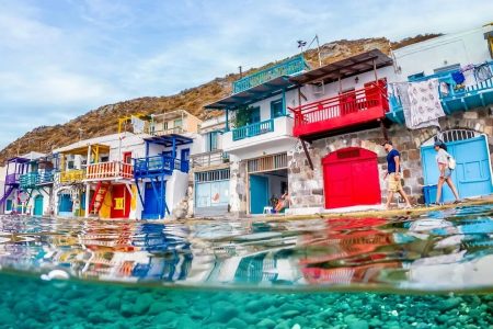 Κλήμα Μήλου: Το πολύχρωμο χωριό του νησιού - Το μέρος που θα σας «κλέψει» την καρδιά