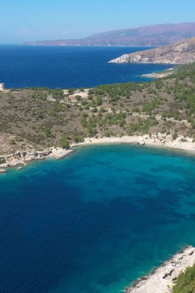 Παραλία Τηγάνι: Μία από τις ομορφότερες της δυτικής Χίου με γαλαζοπράσινα νερά (Βίντεο)