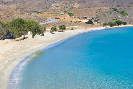 Στενό: H ονειρική παραλία στην Αστυπάλαια που συνδέει το Μέσα και το Έξω νησί (Βίντεο)