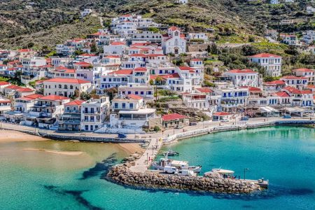 Άνδρος: Το κυκλαδίτικο νησί που συνδυάζει αυθεντικότητα, φύση και πολιτισμό (βίντεο)