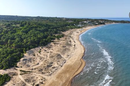 Η "Χρυσή Ακτή" της Κυλλήνης: Ένας άγνωστος παράδεισος της Πελοποννήσου 5 χιλιομέτρων (Βίντεο)