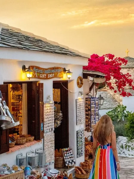 Intrepid Travel: Οι ανερχόμενοι ταξιδιωτικοί προορισμοί του 2027 - Ανάμεσά τους ένα ήσυχο ελληνικό νησί
