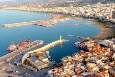 Κρήτη: Η τουριστική σεζόν «τραβάει» έως τις 20 Οκτωβρίου - Υψηλές πληρότητες
